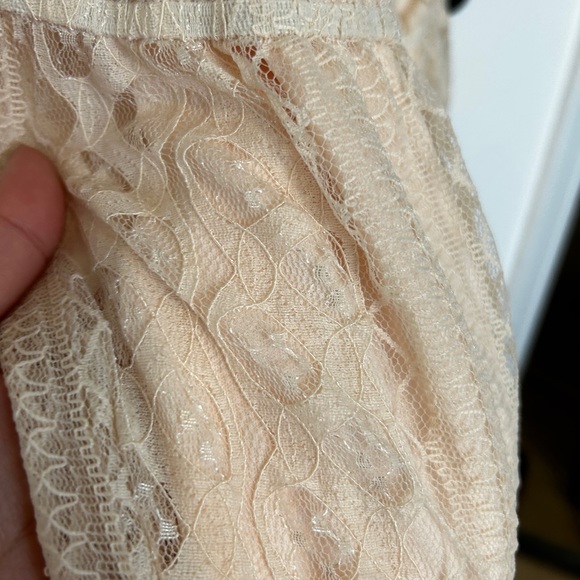 BeBop pale pink lace mini dress with flutter sleeves - Picture 4 of 8